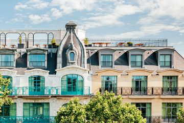 Exterior facade and view of the rooftop at Kimpton St Honoré Paris