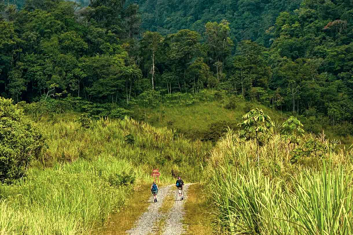 Two hikers on a route in Costa Rica