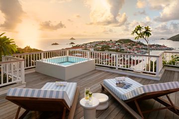 A rooftop pool and terrace at Hotel Carl Gustaf