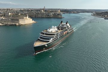 The new Seabourn Pursuit sailing