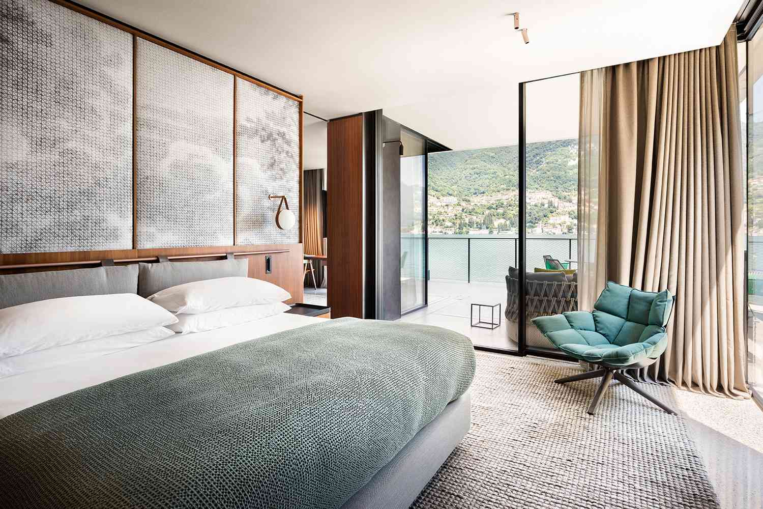 Guest room with balcony at Il Sereno Lago di Como