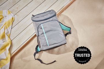Tourit Cooler Backpack displayed on sand